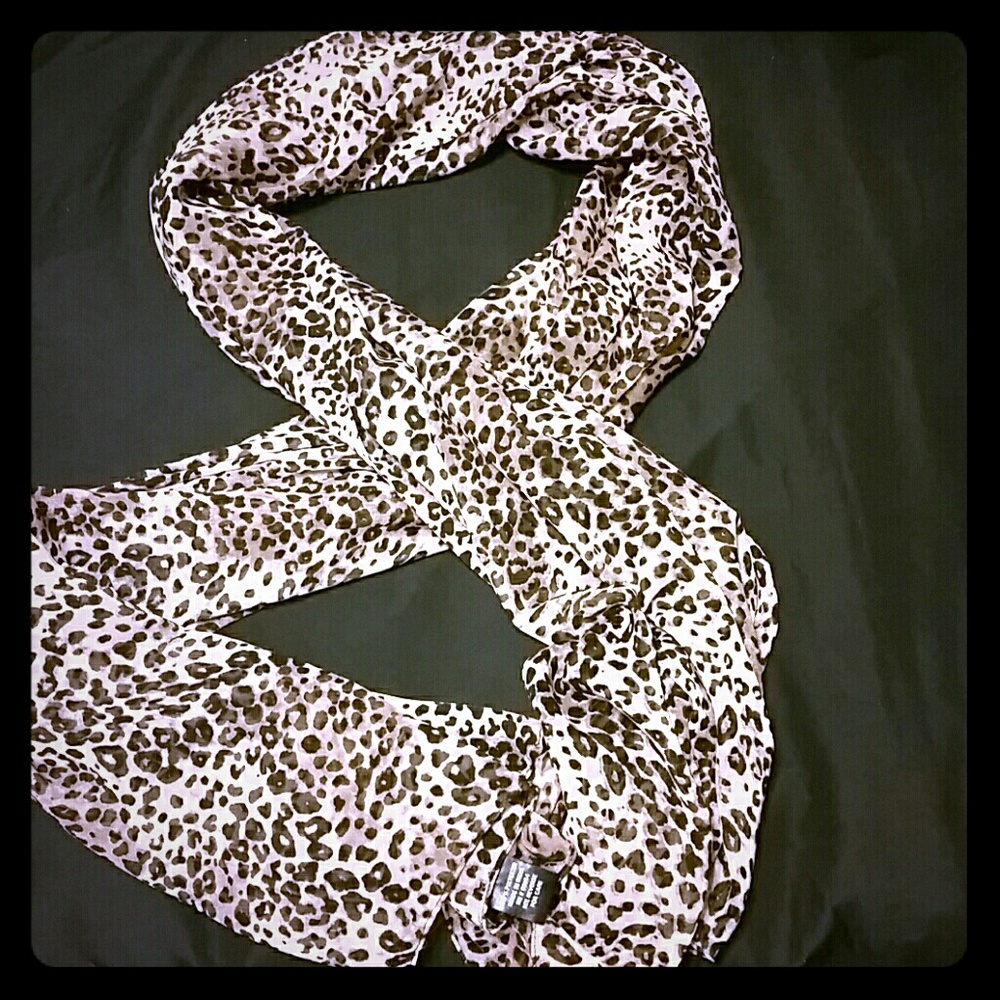 leopard Fora scarf